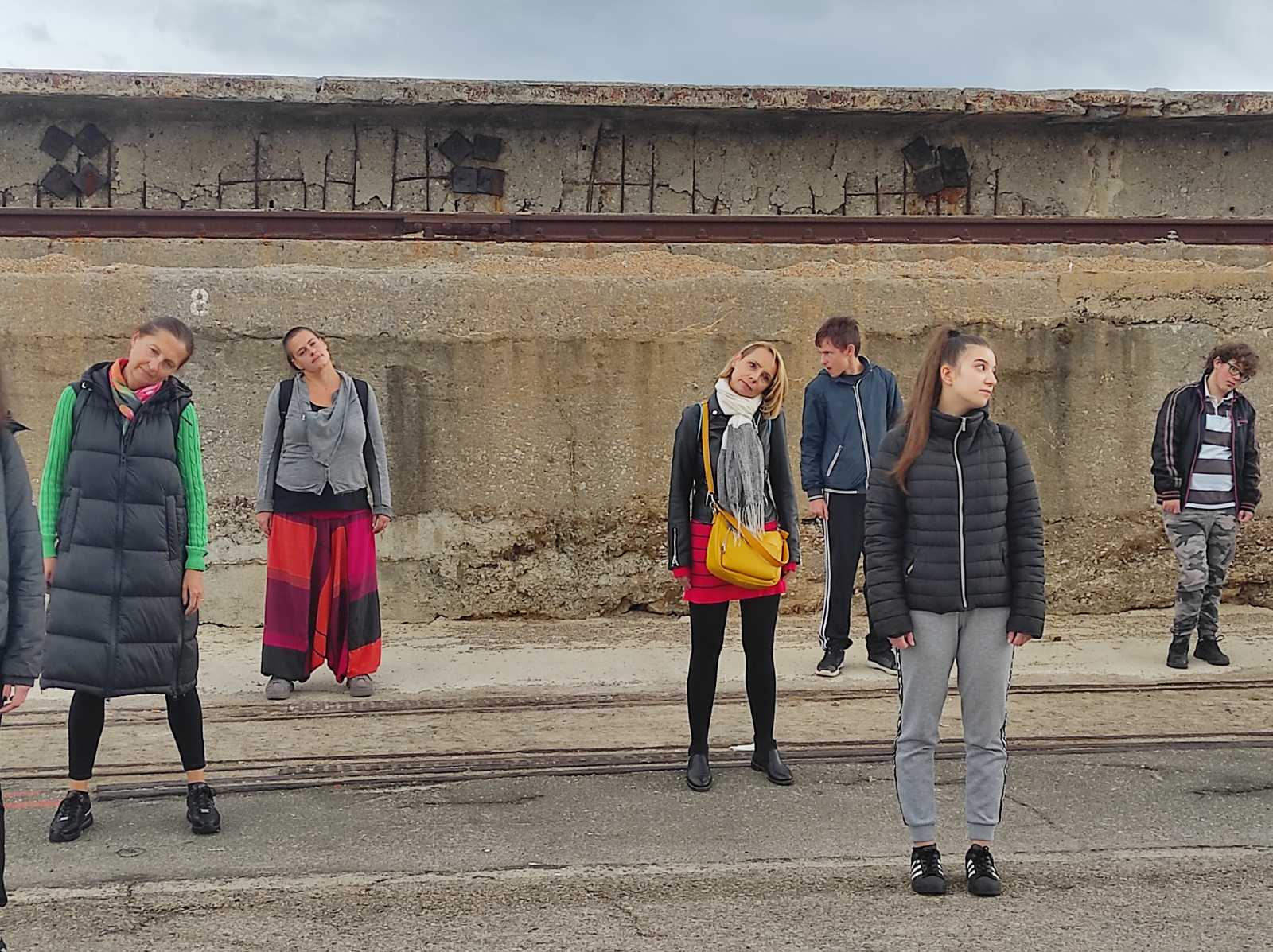 uenici i asistenti vjebaju na Molo longu